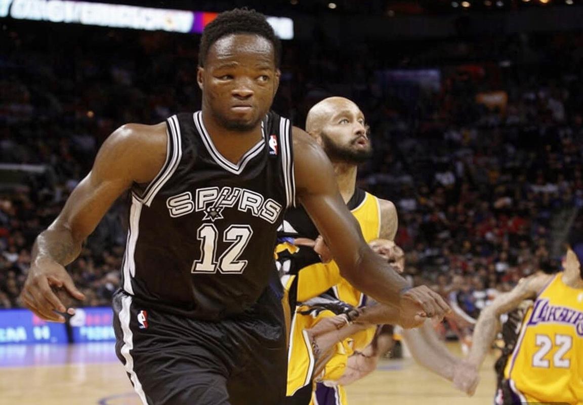 NBA杯卡斯尔攻防一体闪耀全场，马刺新星力克湖人队展现领袖潜质